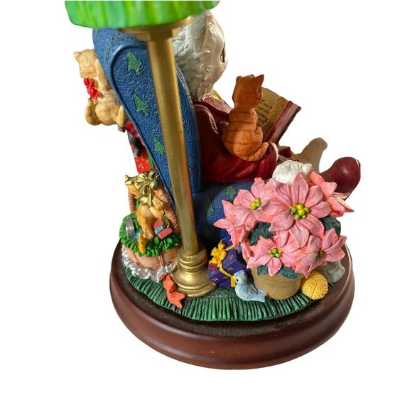 Cat reading to kittens Christmas - Picture 5 of 6